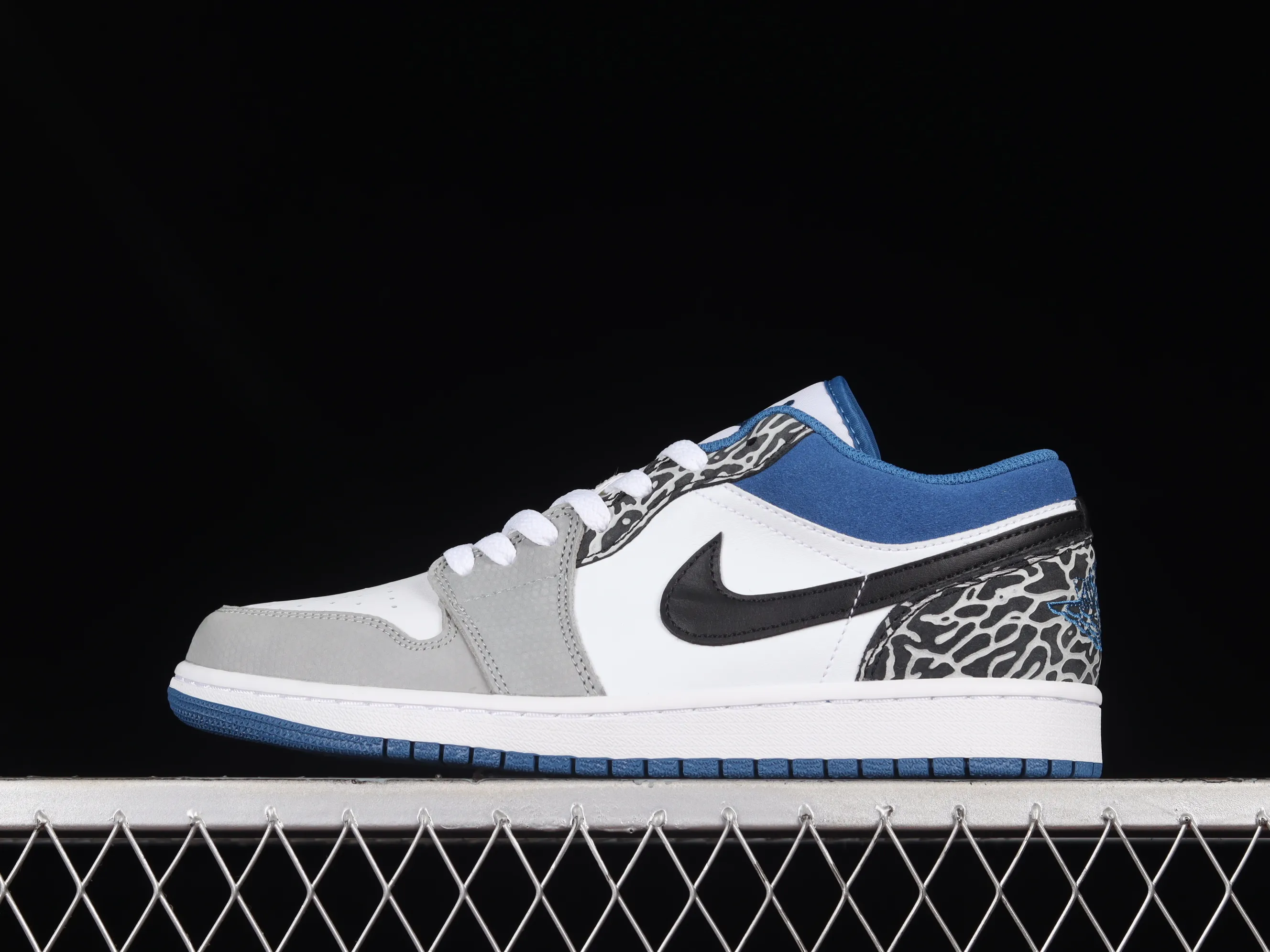 All categories Air Jordan Jordan series basketball shoes Air Jordan 1 Low G version pure original Air Jordan 1 Low "True Blue" AJ1 Joe 1 burst white and blue color low-top basketball shoes DM1199-140